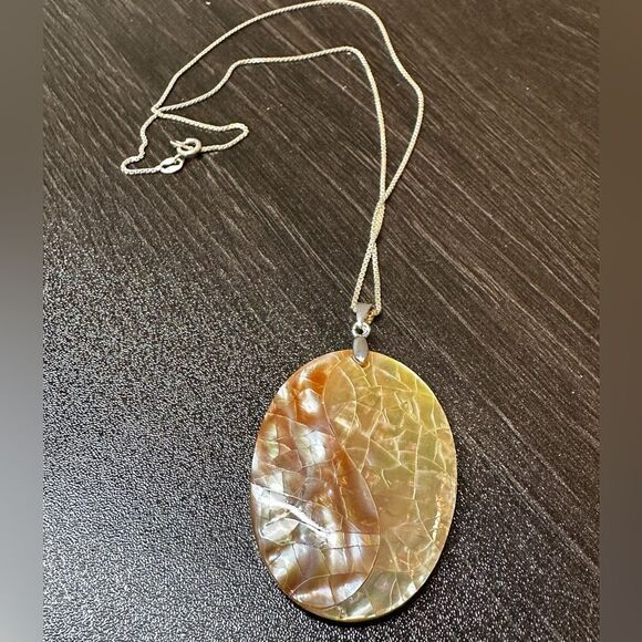 Jewelry - SALE! Mother of pearl pendant on a solid .925 18” box chain!